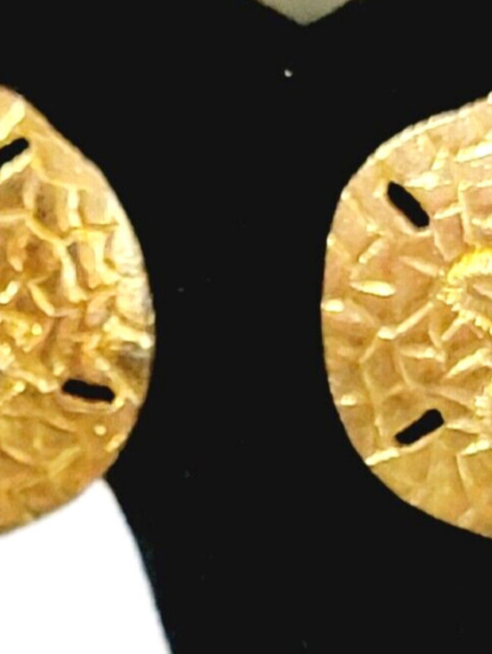 Vintage Gold Sand Dollar Clip-On Earrings Embossed Figural Sea Life gc19